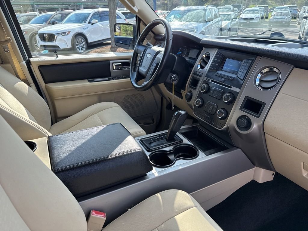 Used 2015 Ford Expedition XLT image 30