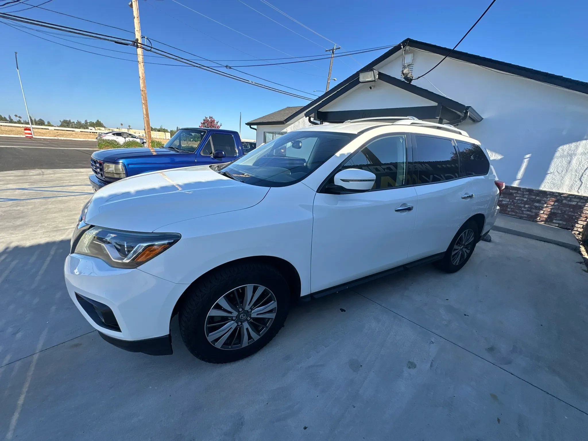 Used 2018 Nissan Pathfinder SV AWD/4WD image 12
