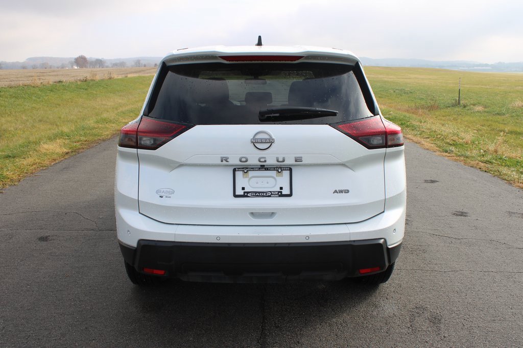 Used 2024 Nissan Rogue S image 6