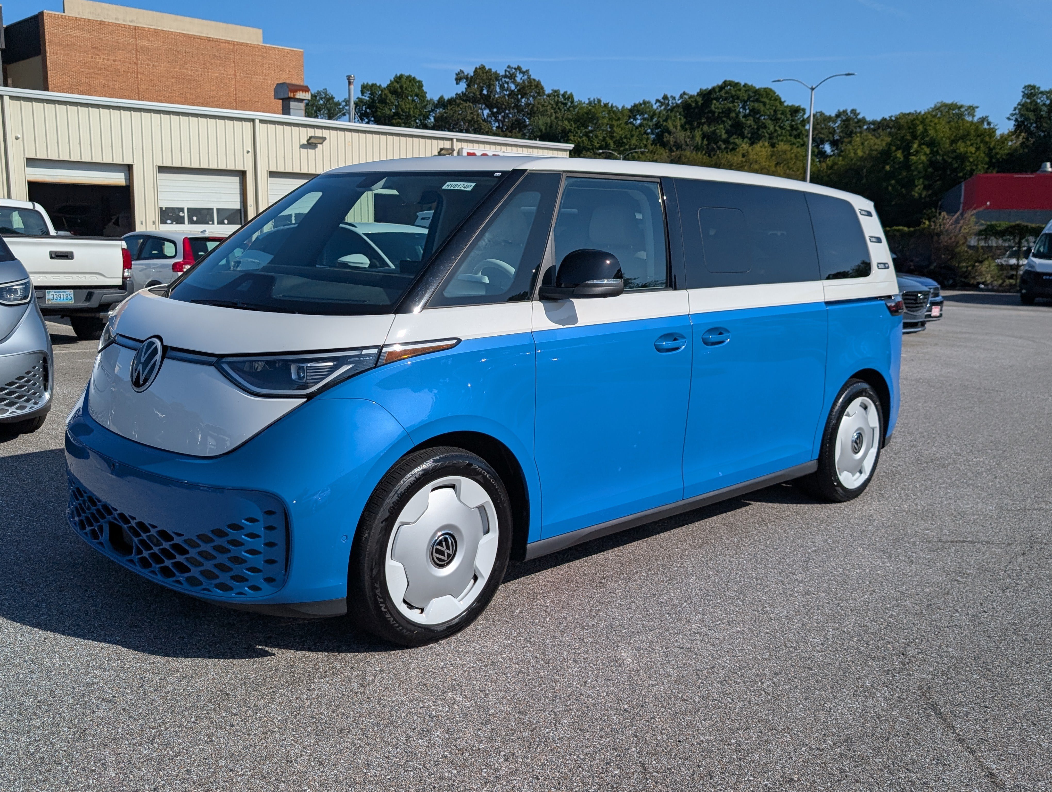 Used 2025 Volkswagen ID. Buzz 1st Edition AWD/4WD image 7