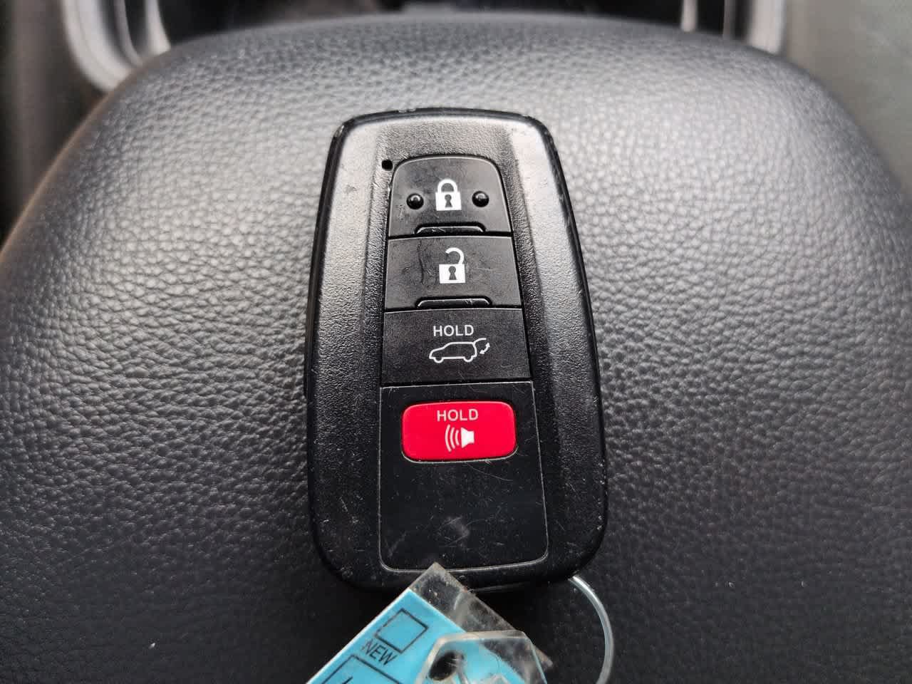 Used 2021 Toyota RAV4 XLE w/ Convenience Package FWD image 27