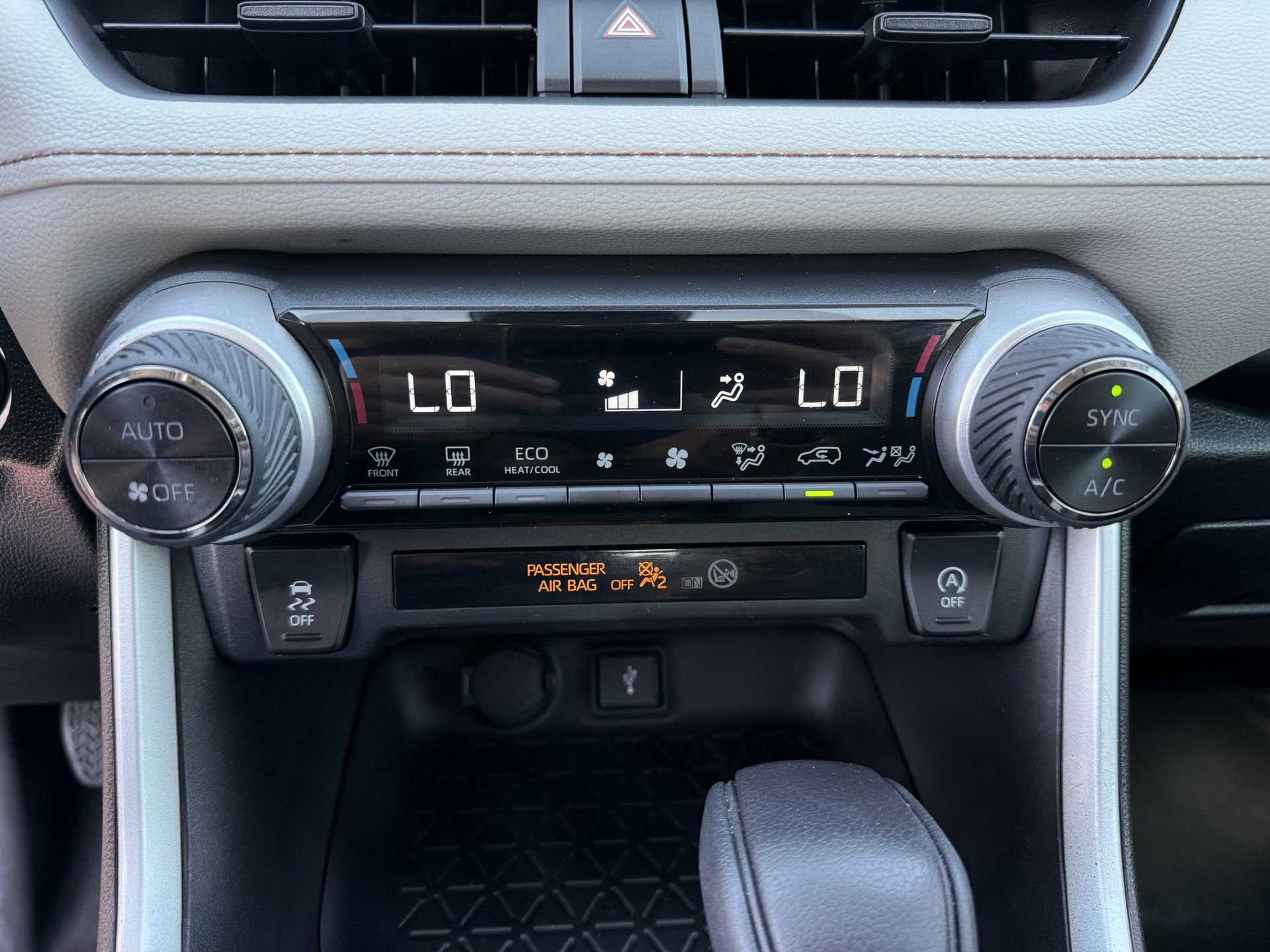 Used 2022 Toyota RAV4 XLE image 5