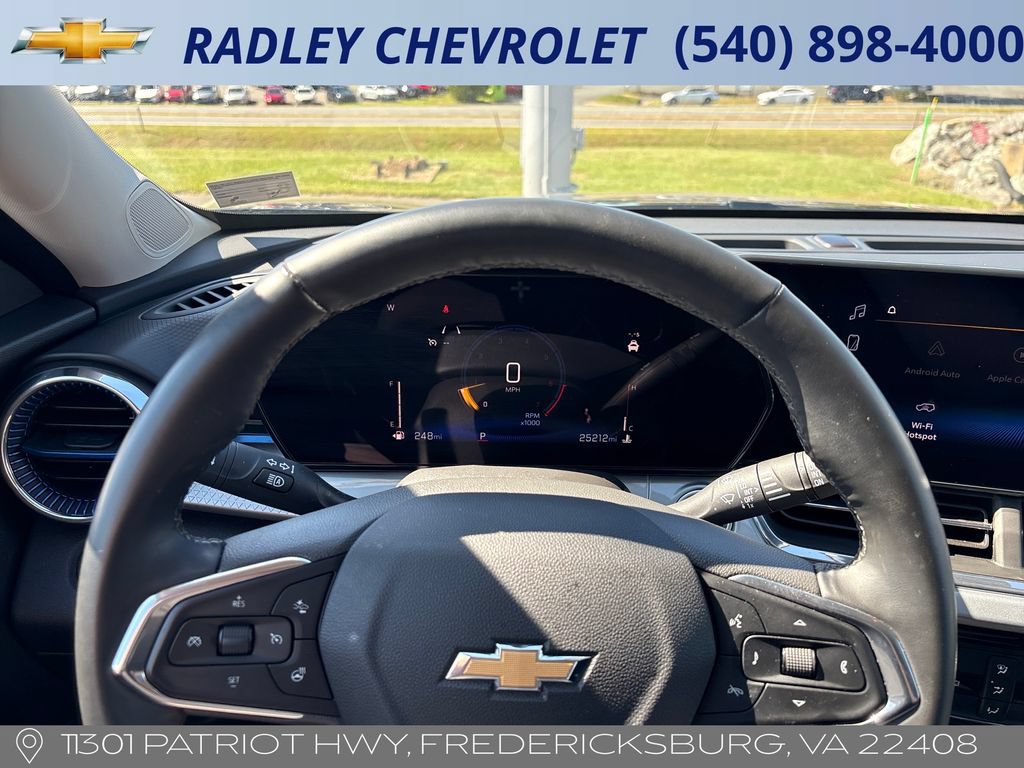 Used 2025 Chevrolet Trax LT w/ LT Convenience Package FWD image 6