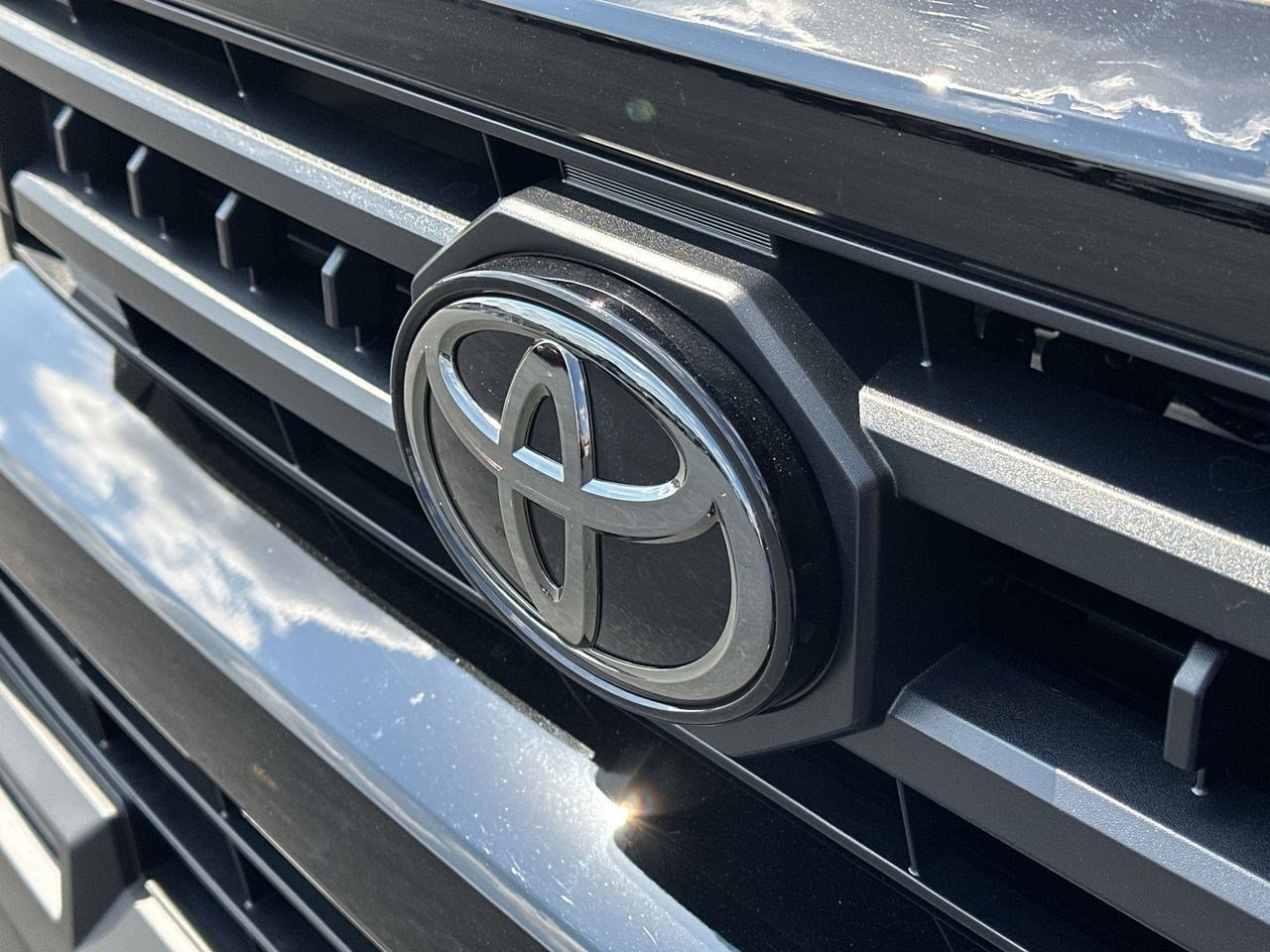 Used 2025 Toyota 4Runner SR5 image 32