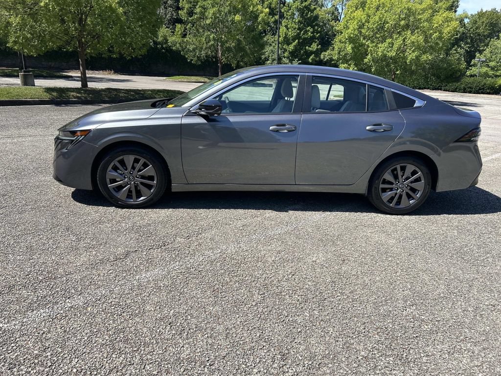 Used 2026 Nissan Sentra SL w/ Floor Mat Package FWD image 4