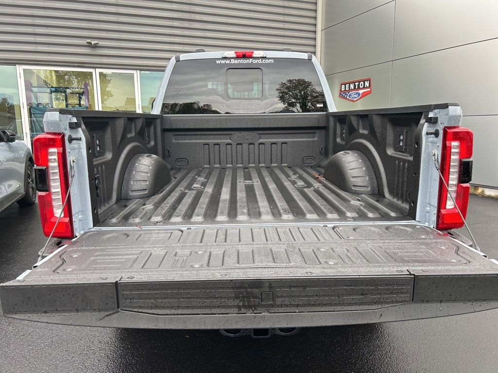 New 2026 Ford F350 Lariat w/ Black Appearance Package image 7