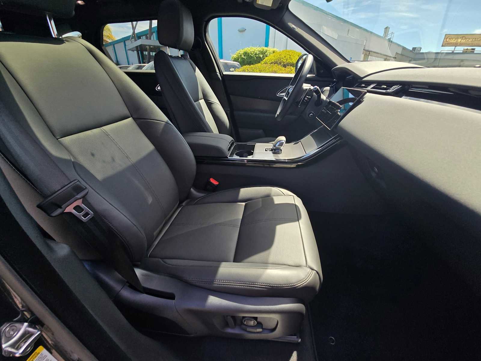 Certified 2025 Land Rover Range Rover Velar Dynamic SE image 11