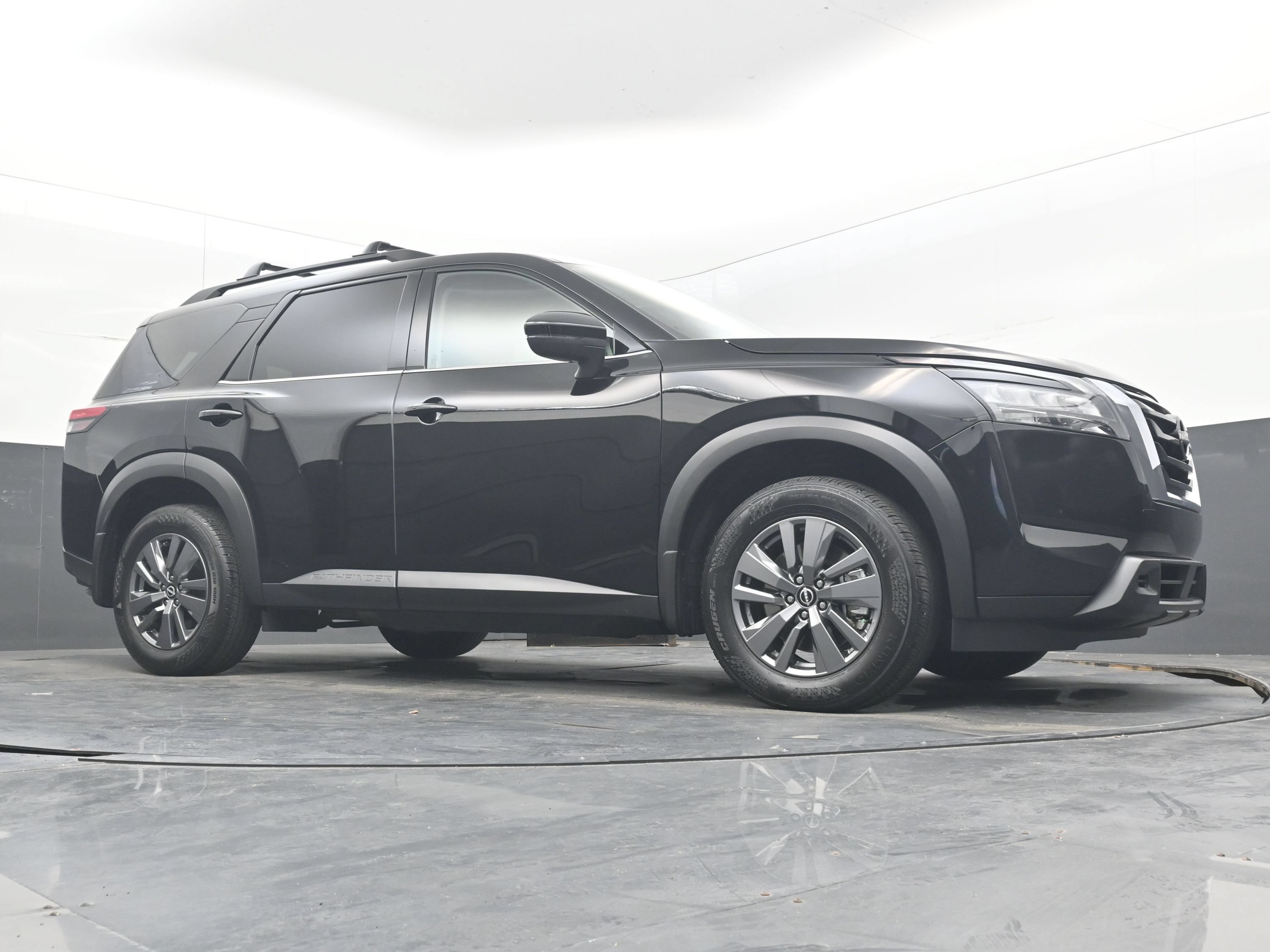 Used 2025 Nissan Pathfinder SV FWD image 22