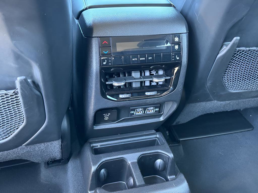 Used 2023 Jeep Grand Cherokee L Limited w/ Luxury Tech Group II image 21