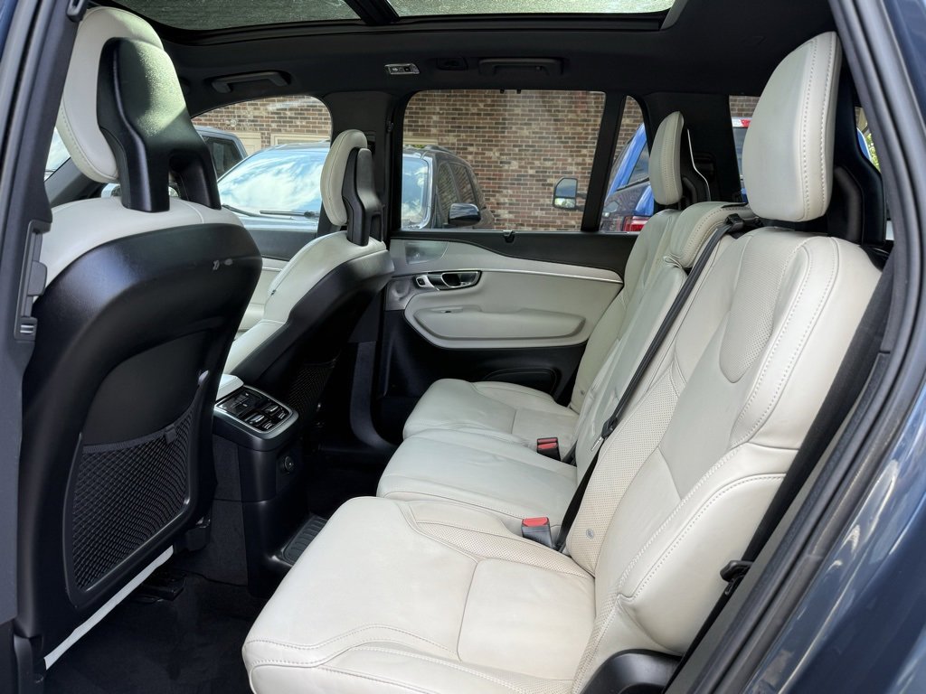 Used 2022 Volvo XC90 T8 R-Design w/ Advanced Package image 11