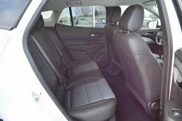 Used 2025 Chevrolet Trax LT w/ LT Convenience Package image 39