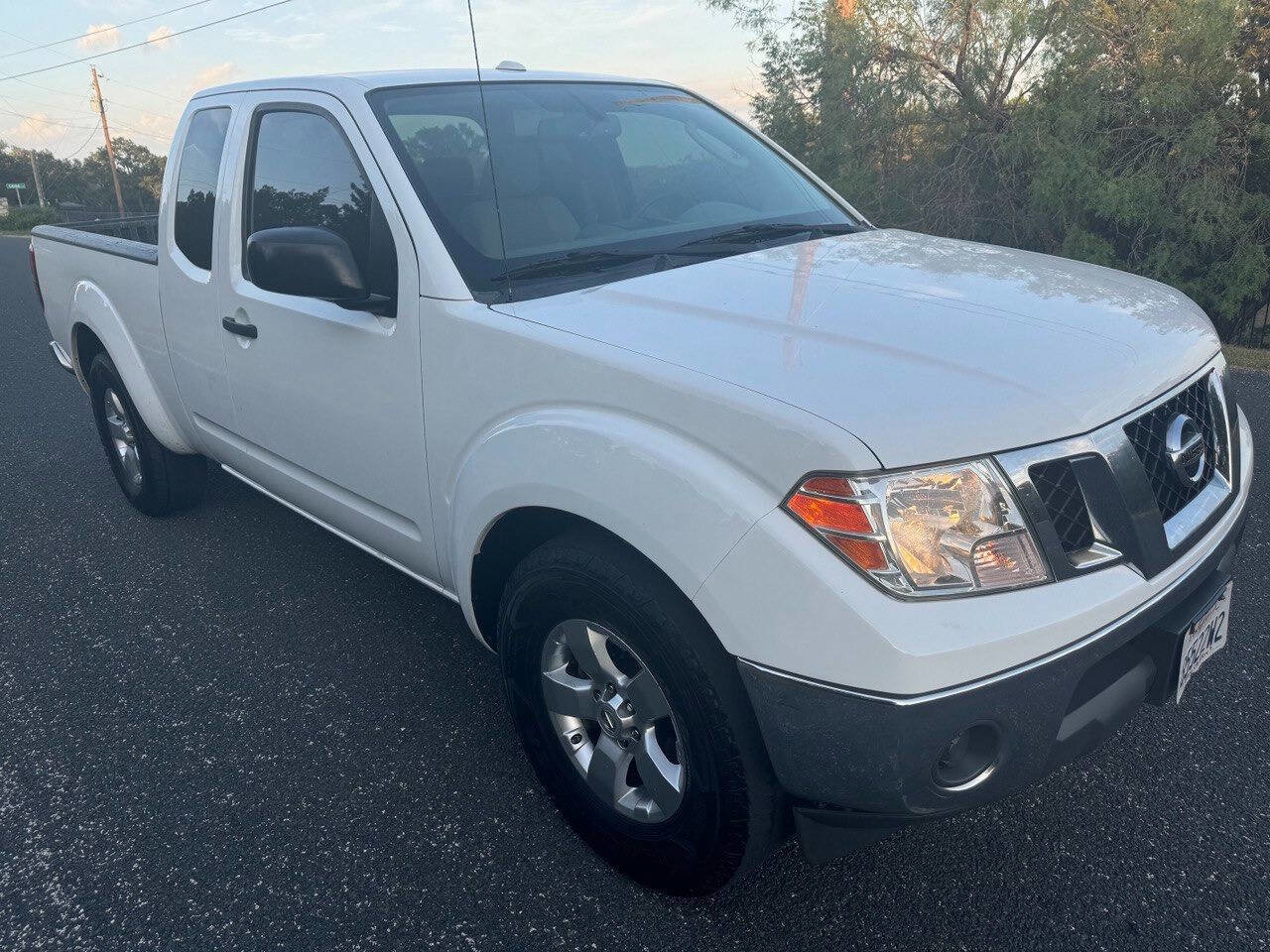 Used 2011 Nissan Frontier SV w/ SV Premium Utility Pkg RWD image 1