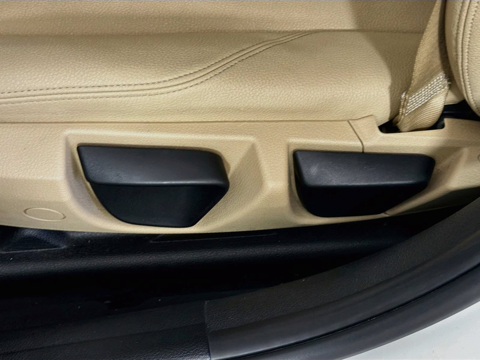 Used 2018 BMW 320i Sedan RWD image 22