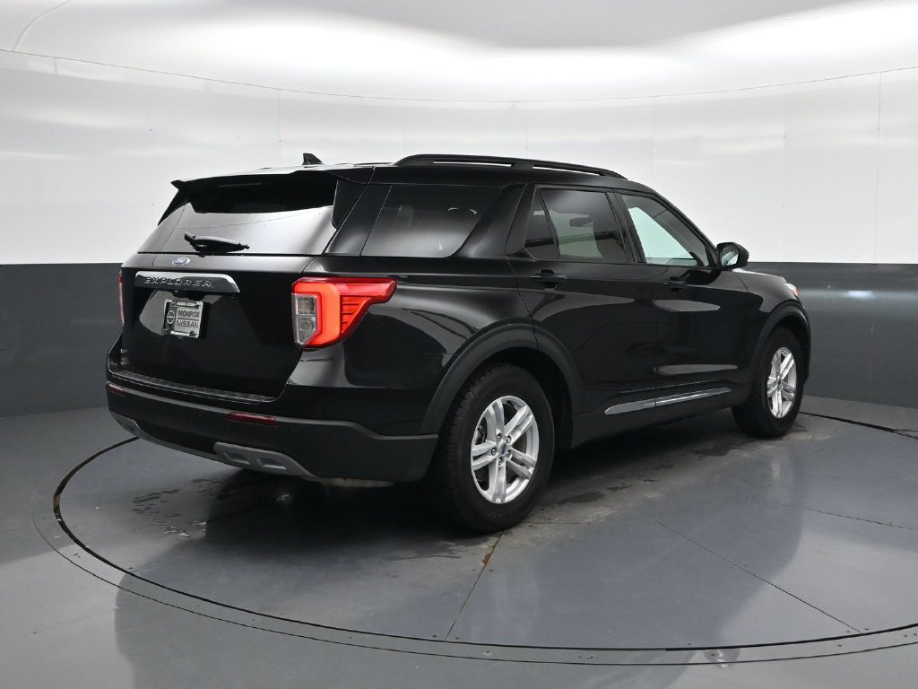 Used 2024 Ford Explorer XLT w/ Equipment Group 202A RWD image 10