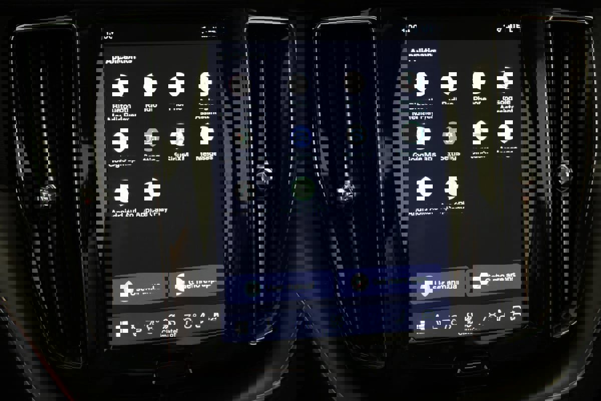 Used 2024 Volvo XC60 T8 Core image 33