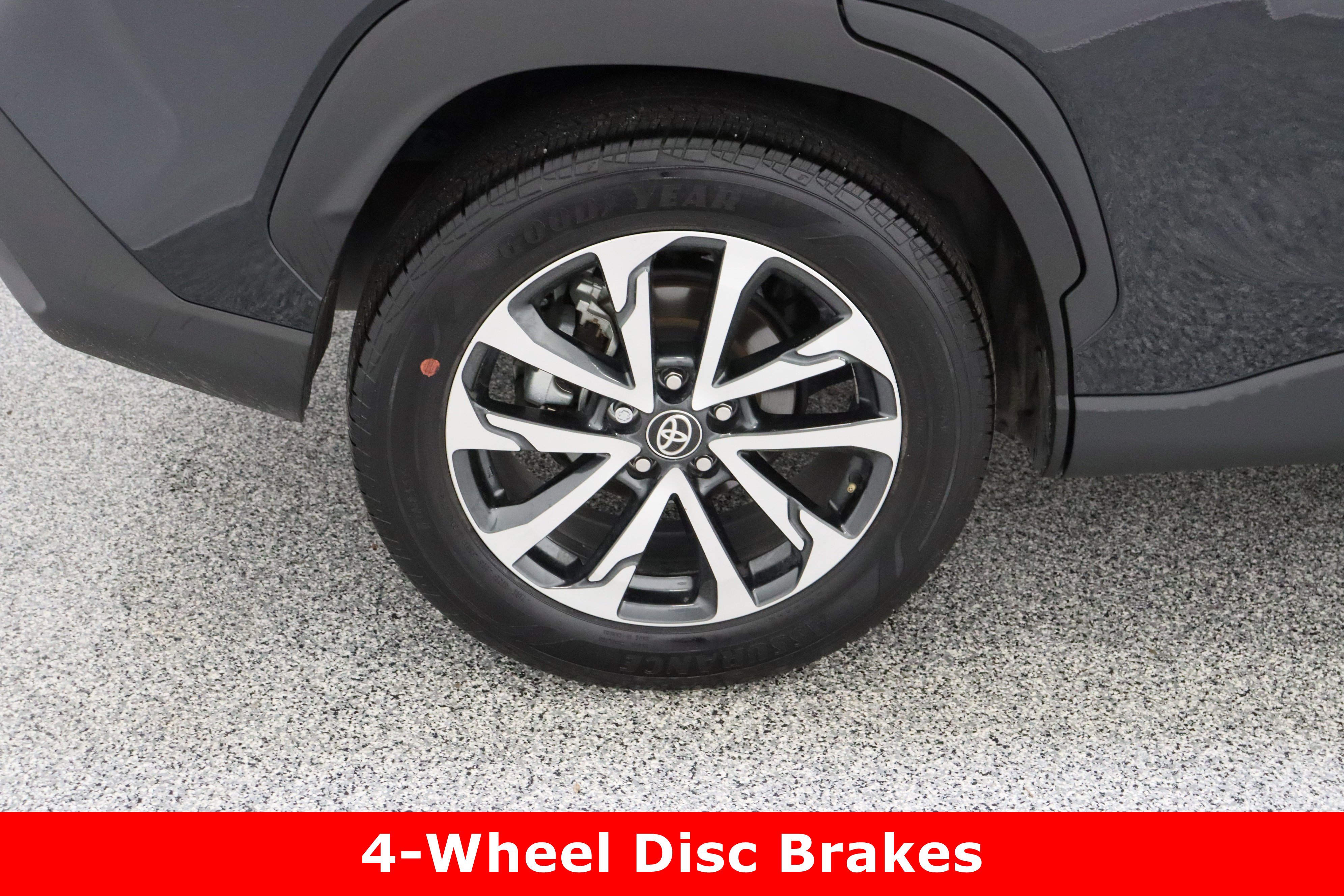 Used 2025 Toyota Corolla Cross XLE image 6