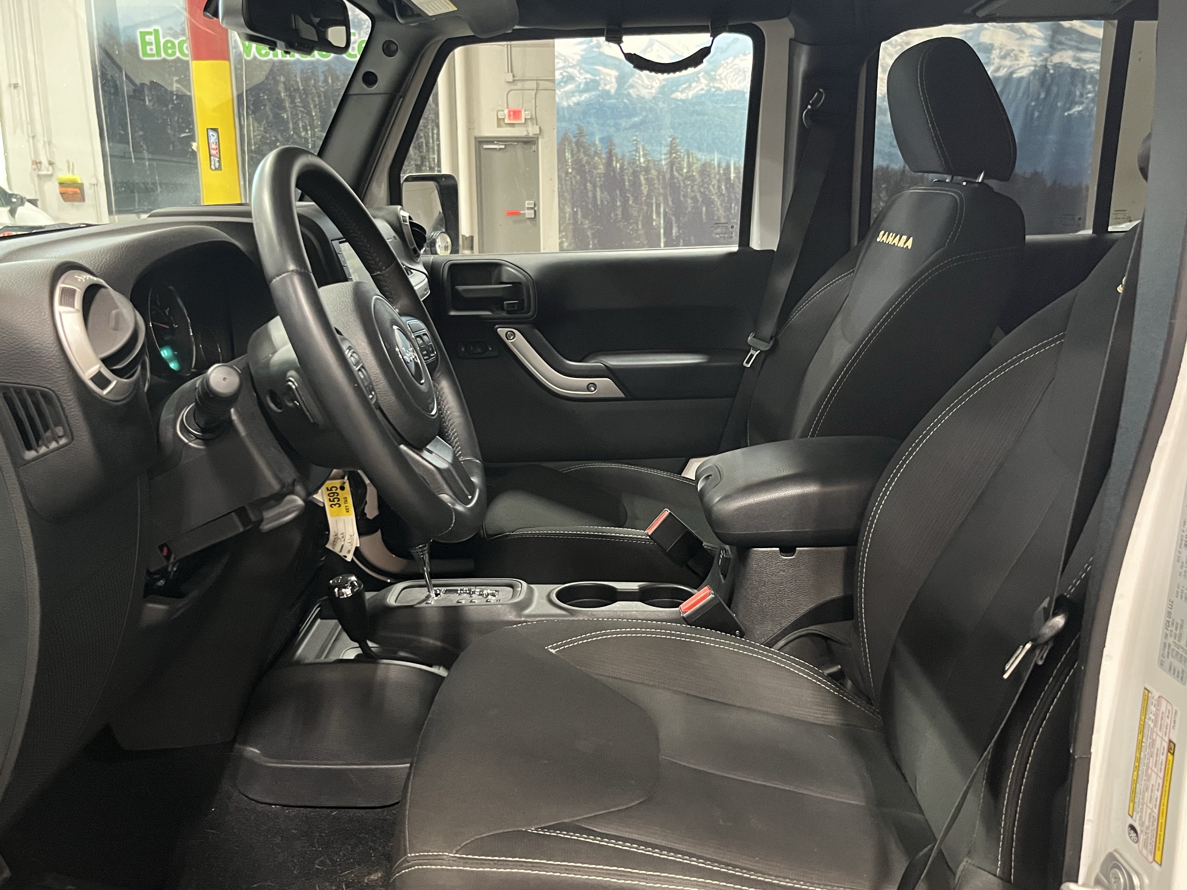 Used 2015 Jeep Wrangler Unlimited Sahara w/ Max Tow Package AWD/4WD image 11