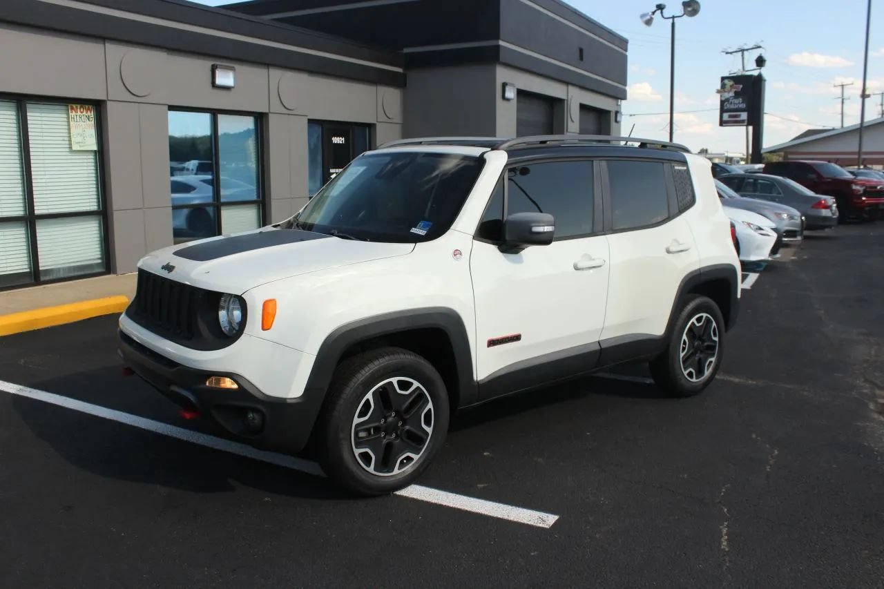 Used 2015 Jeep Renegade Trailhawk AWD/4WD image 1