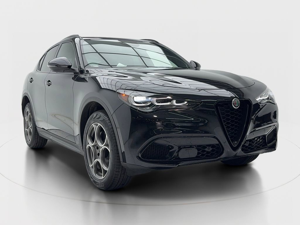 New 2025 Alfa Romeo Stelvio Sprint w/ Convenience Package image 2
