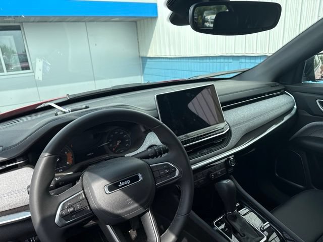 Used 2024 Jeep Compass Latitude AWD/4WD image 6