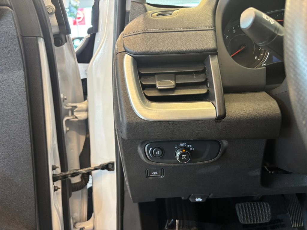 Used 2024 GMC Terrain SLE AWD/4WD image 16
