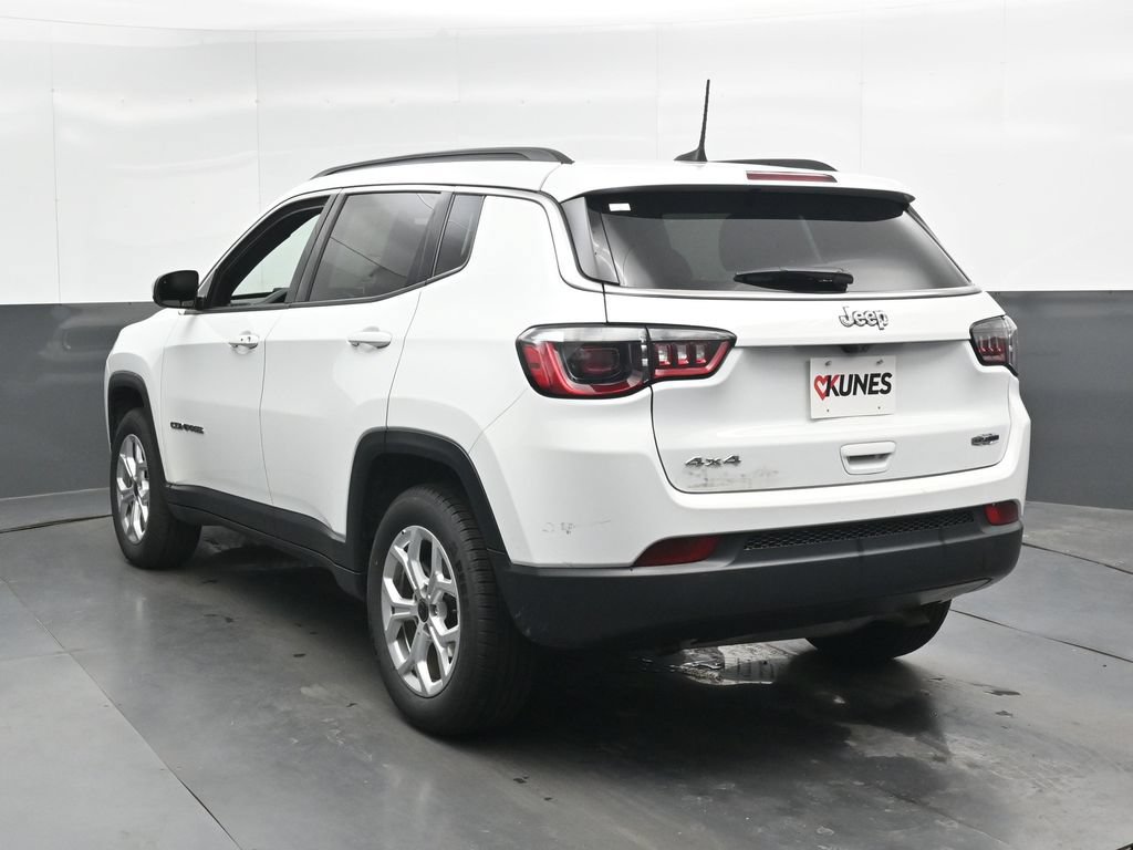 Used 2025 Jeep Compass Latitude AWD/4WD image 9