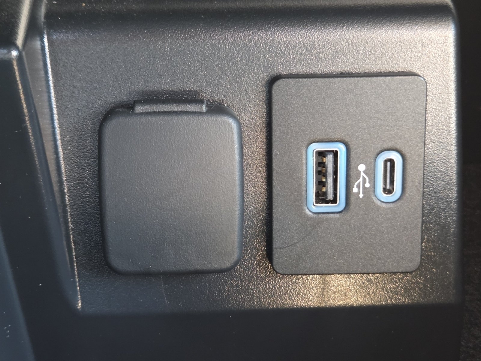 Used 2023 Ford Explorer ST w/ Equipment Group 401A AWD/4WD image 8