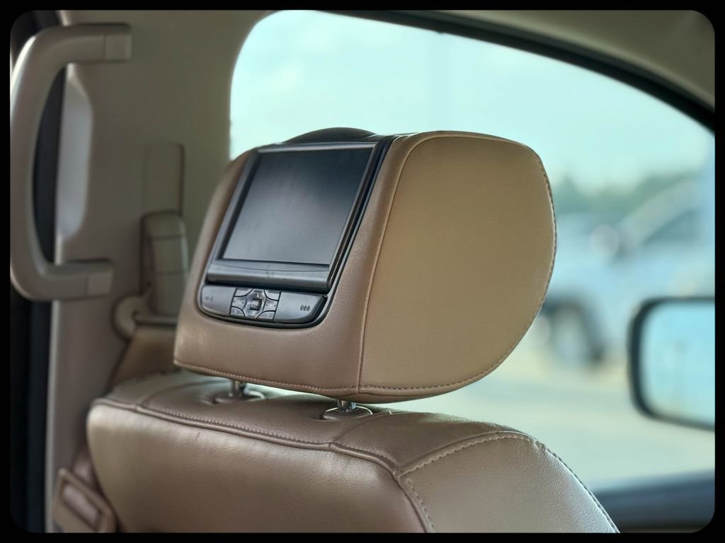 Used 2015 Nissan Armada Platinum RWD image 19