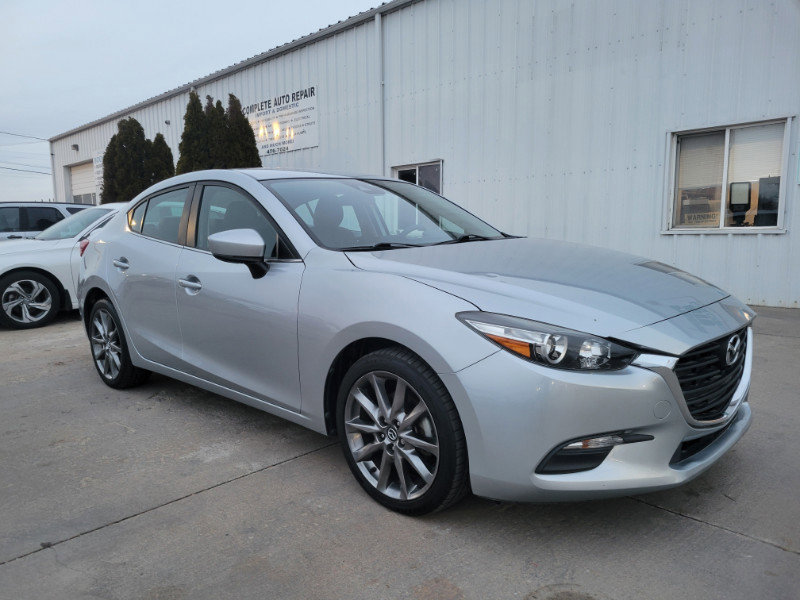 Used 2018 MAZDA MAZDA3 Touring image 1