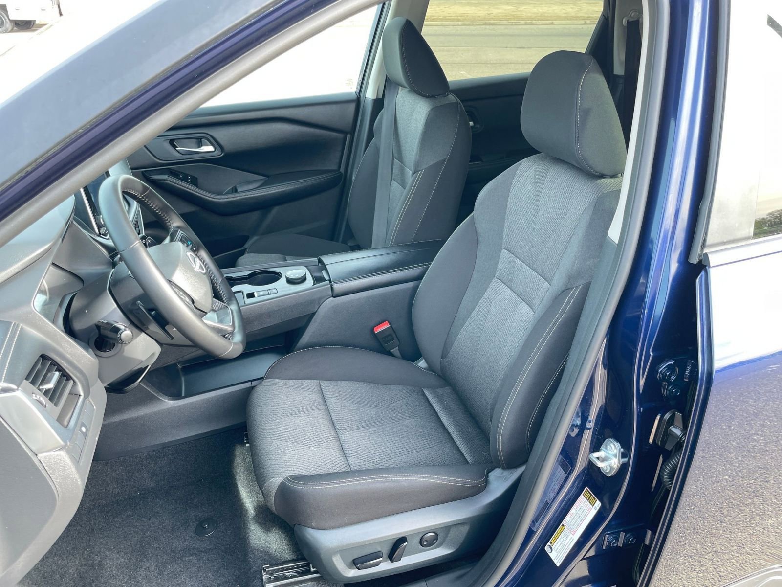 Used 2025 Nissan Rogue SV image 37