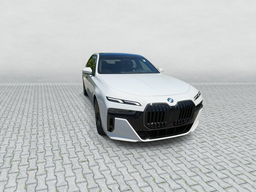 Used 2026 BMW 760i xDrive w/ Luxury Rear Seating Package AWD/4WD image 2