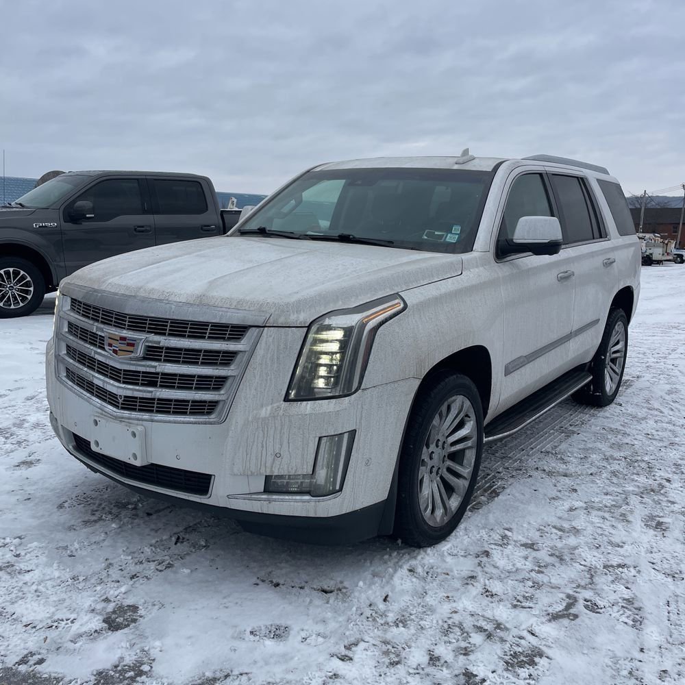 Used 2018 Cadillac Escalade Luxury w/ LPO, Radiant Package image 3