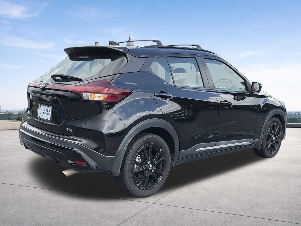 Used 2022 Nissan Kicks SR w/ Interior Electronics Package FWD image 5