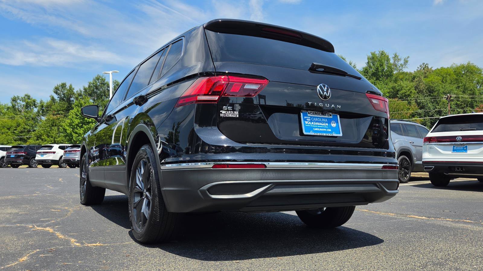 Certified 2023 Volkswagen Tiguan SE w/ Panoramic Sunroof Package FWD image 17