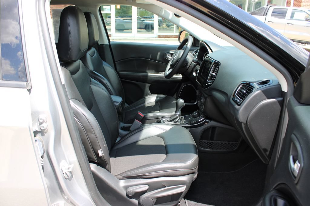 Used 2021 Jeep Compass Latitude w/ Sun and Sound Group AWD/4WD image 44