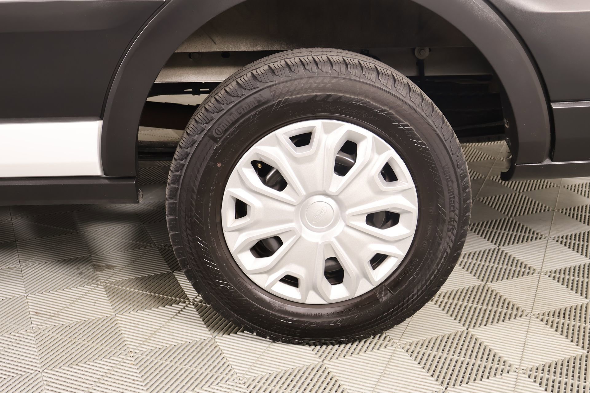 Used 2024 Ford Transit 350 XLT image 17