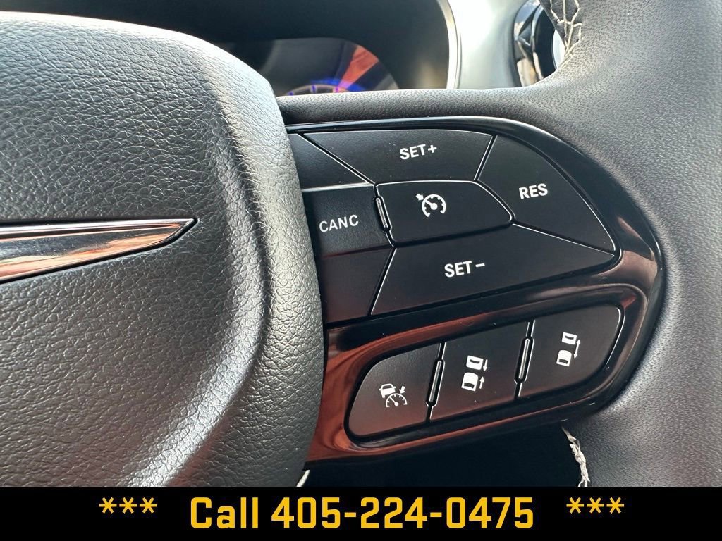 Used 2025 Chrysler Pacifica Limited FWD image 21
