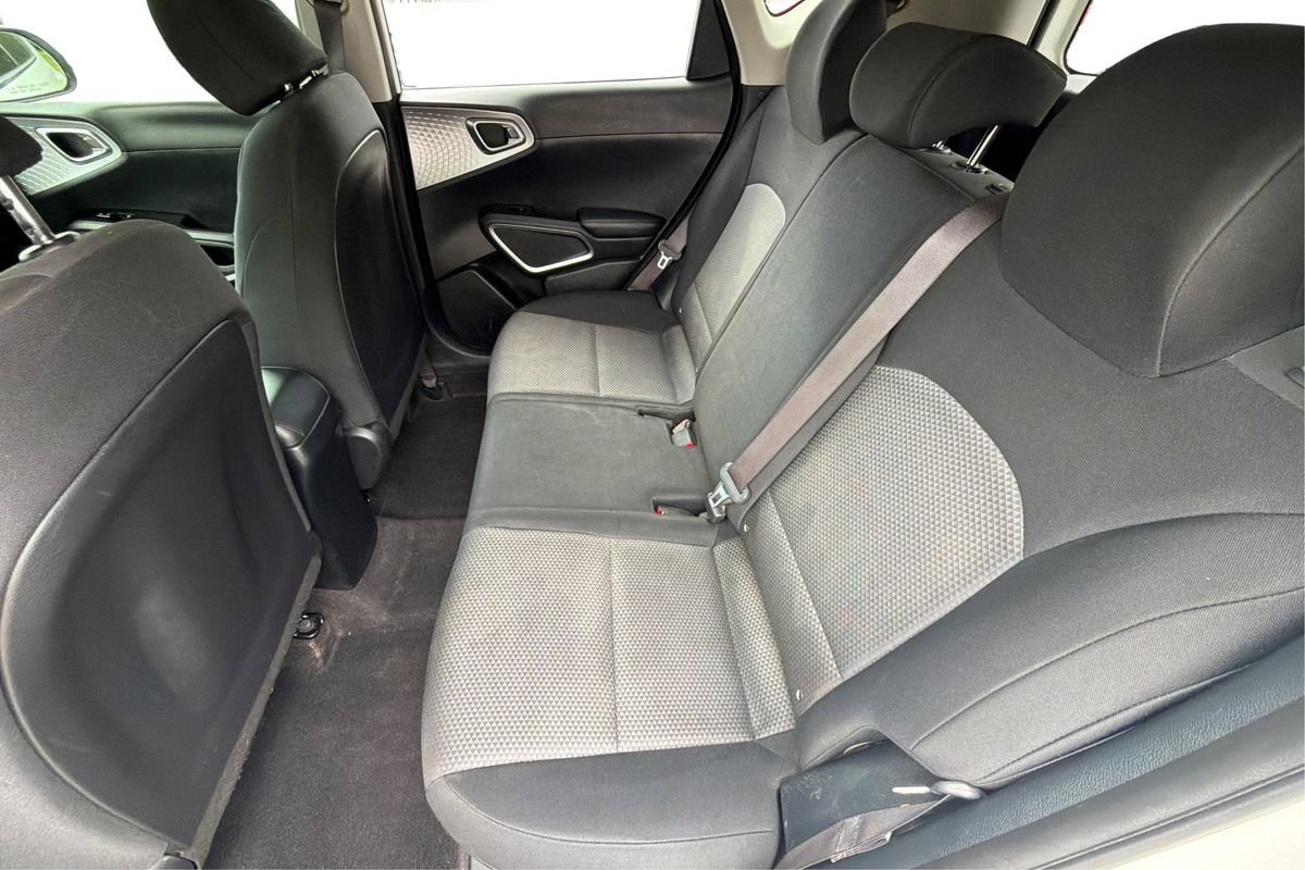 Used 2021 Kia Soul LX FWD image 10