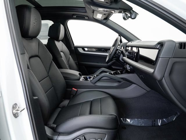 Certified 2025 Porsche Cayenne AWD/4WD image 23
