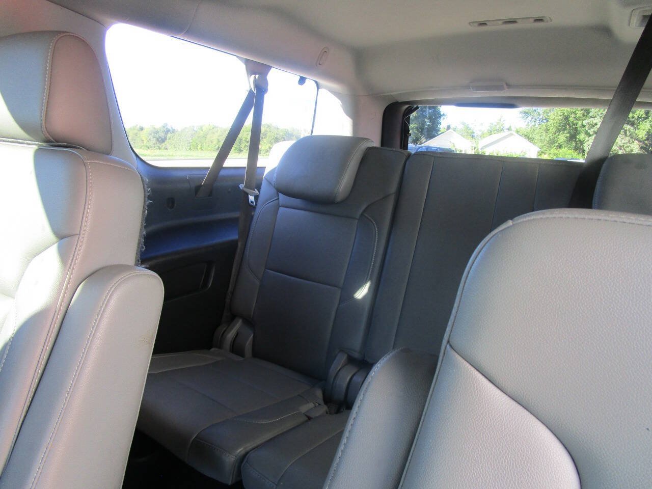 Used 2019 Chevrolet Suburban LT AWD/4WD image 11