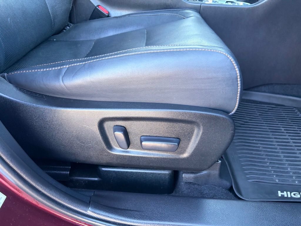 Used 2019 Toyota Highlander Limited Platinum AWD/4WD image 29