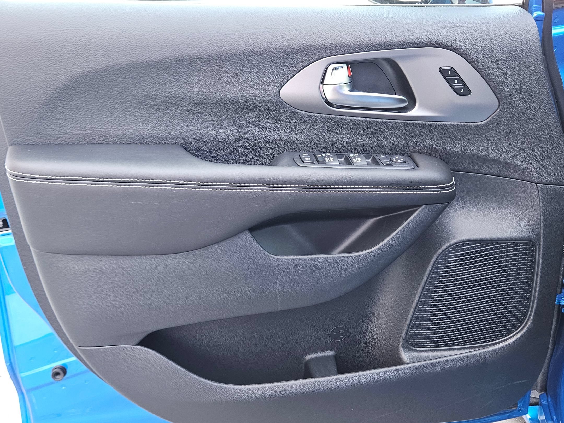 New 2027 Chrysler Pacifica Select FWD image 15