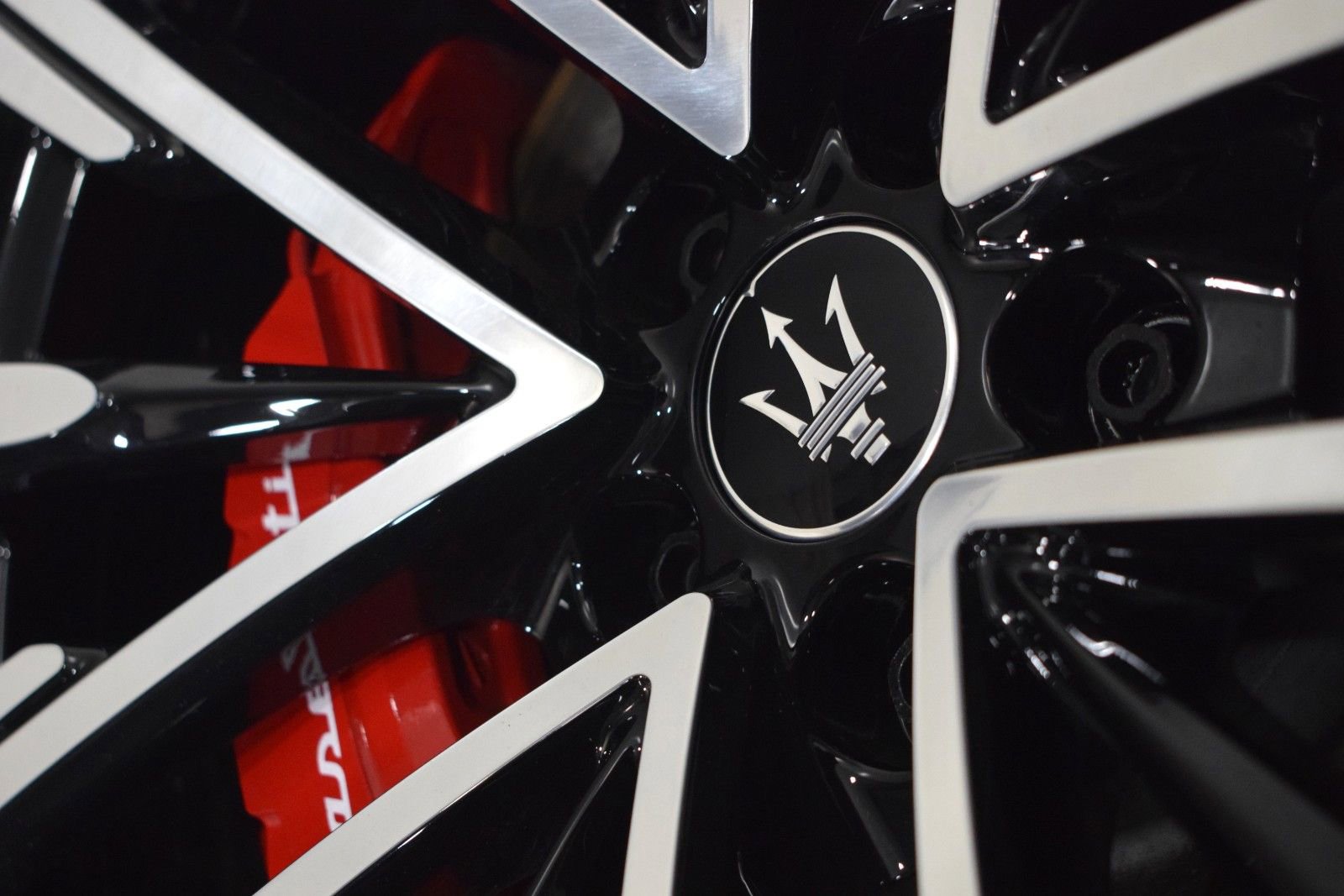 Certified 2024 Maserati Grecale Modena image 17