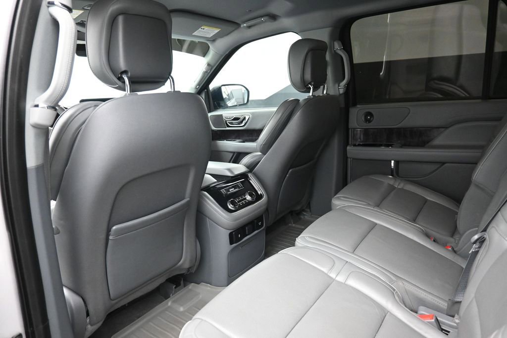 Used 2019 Lincoln Navigator Select RWD image 25