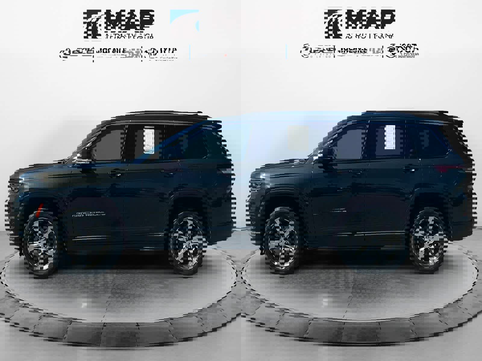 Used 2023 Jeep Grand Cherokee L Limited image 2