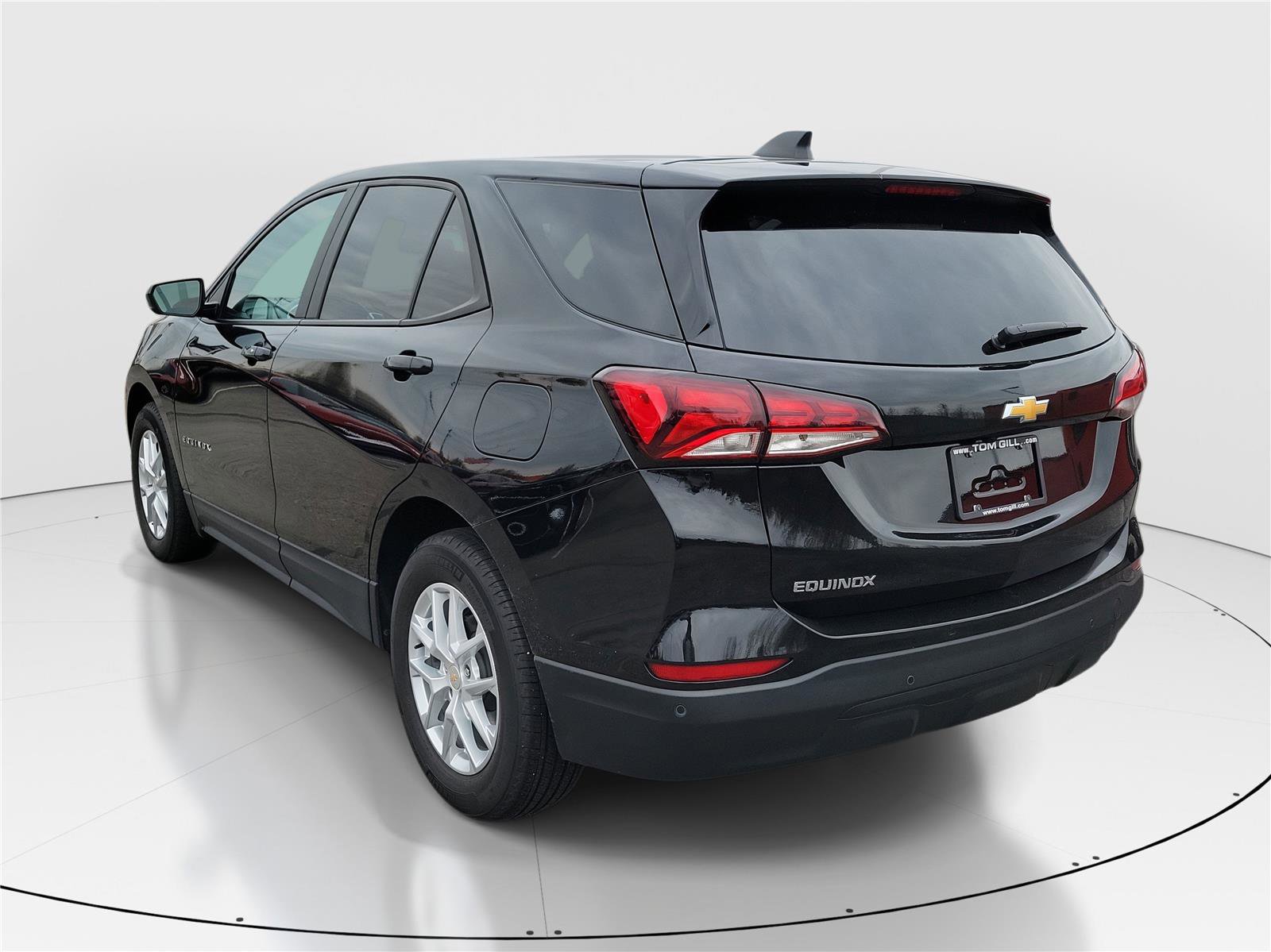 Used 2024 Chevrolet Equinox LS w/ LS Convenience Package image 3