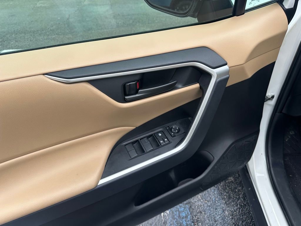 Used 2024 Toyota RAV4 LE image 10