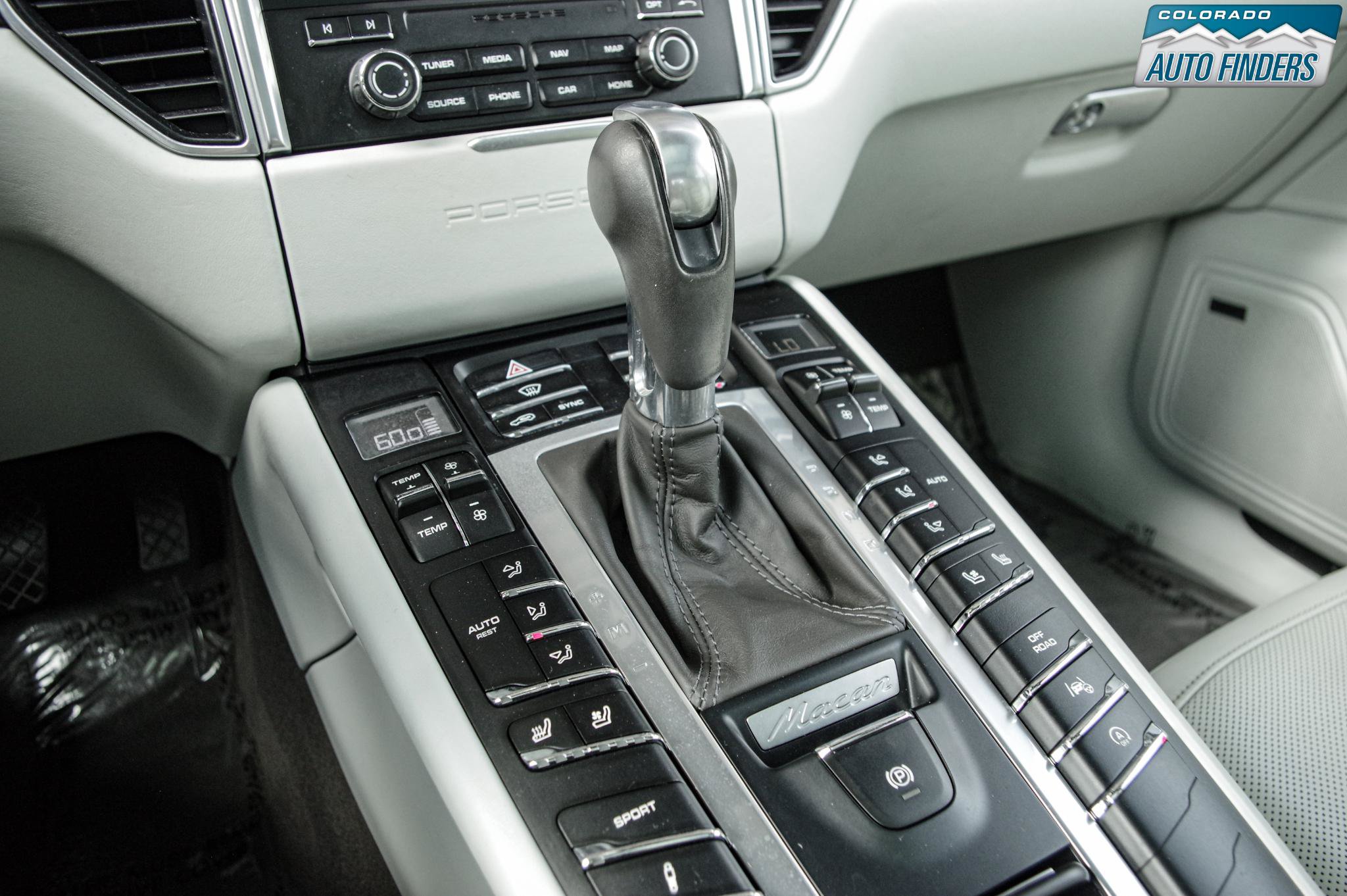 Used 2017 Porsche Macan Turbo AWD/4WD image 19