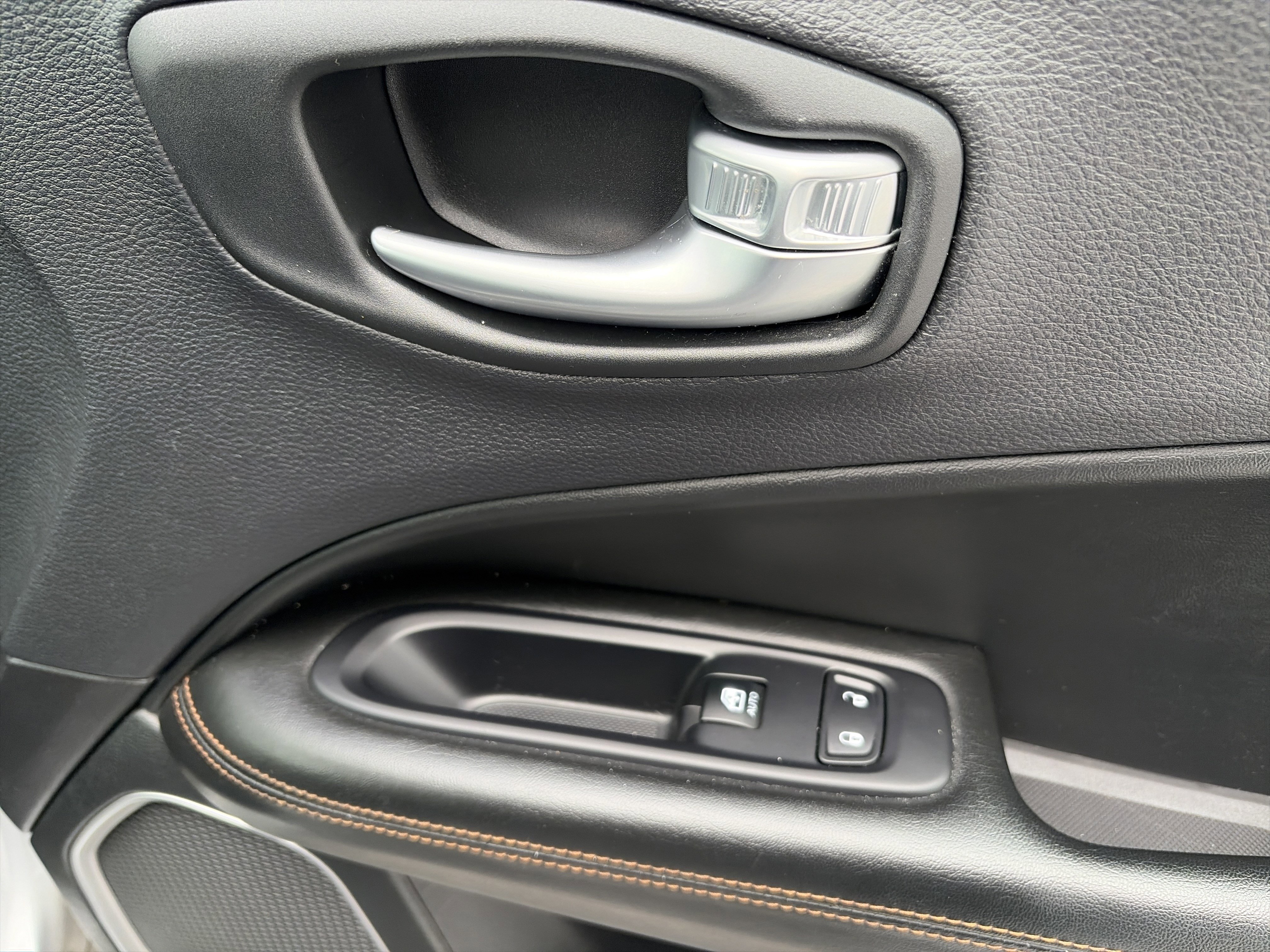 Used 2018 Jeep Compass Limited w/ Navigation Group image 31