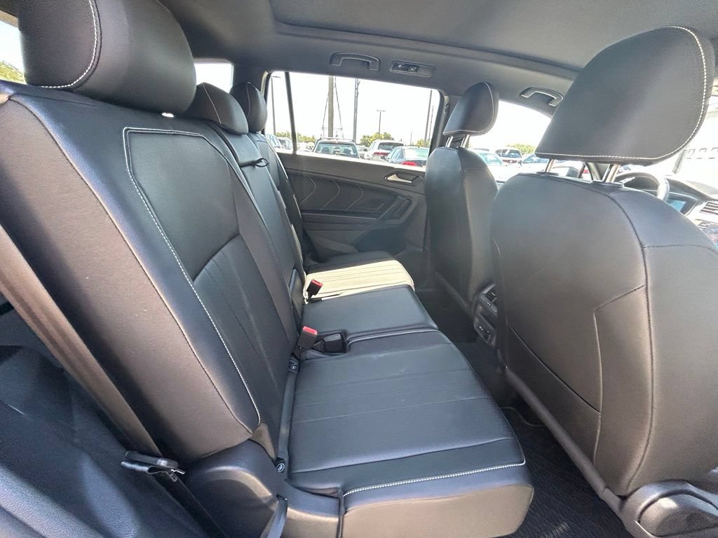 Certified 2023 Volkswagen Tiguan SE R-Line FWD image 32